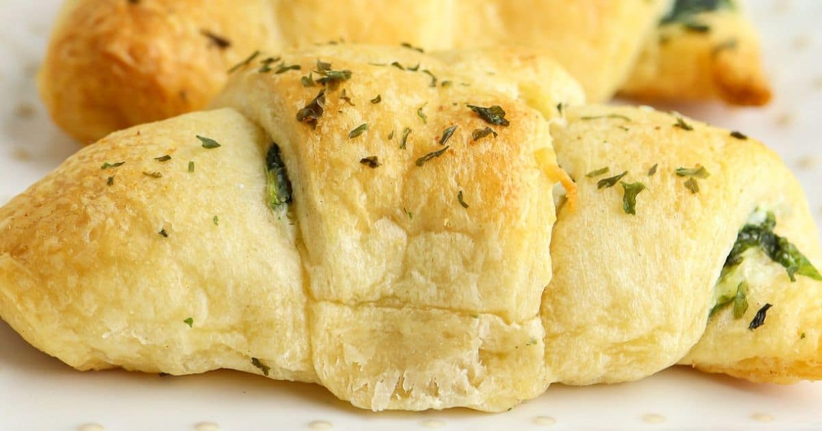 https://www.tosimplyinspire.com/wp-content/uploads/2021/12/spinach-artichoke-crescent-roll-1200x630-1.jpeg